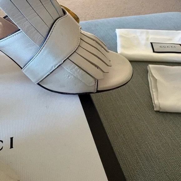 Gucci Kiltie Slide sandals. 💯% AUTHENTIC - Size 37 - US 7
Mystic white. Leather - Picture 11 of 12
